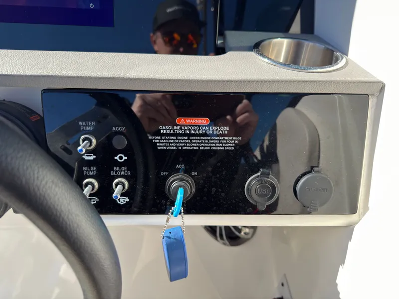 Slide: The Image of Sea Ray SDX 250 2022 - 29