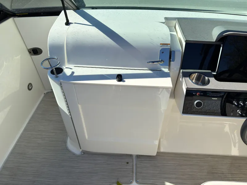 Slide: The Image of Sea Ray SDX 250 2022 - 31