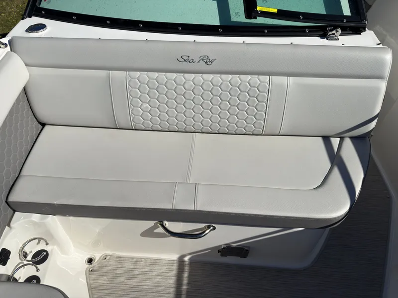 Slide: The Image of Sea Ray SDX 250 2022 - 36