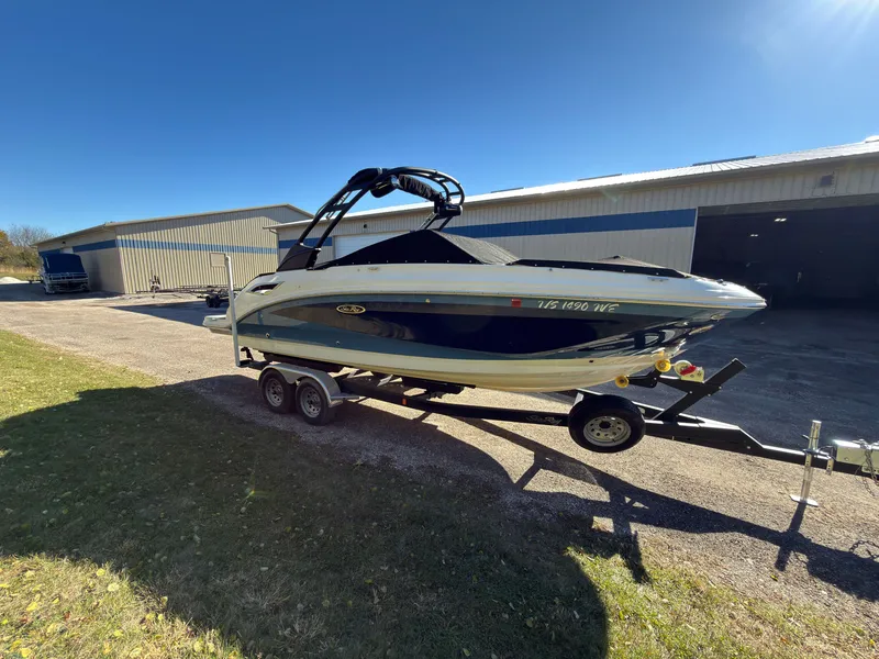 Slide: The Image of Sea Ray SDX 250 2022 - 4