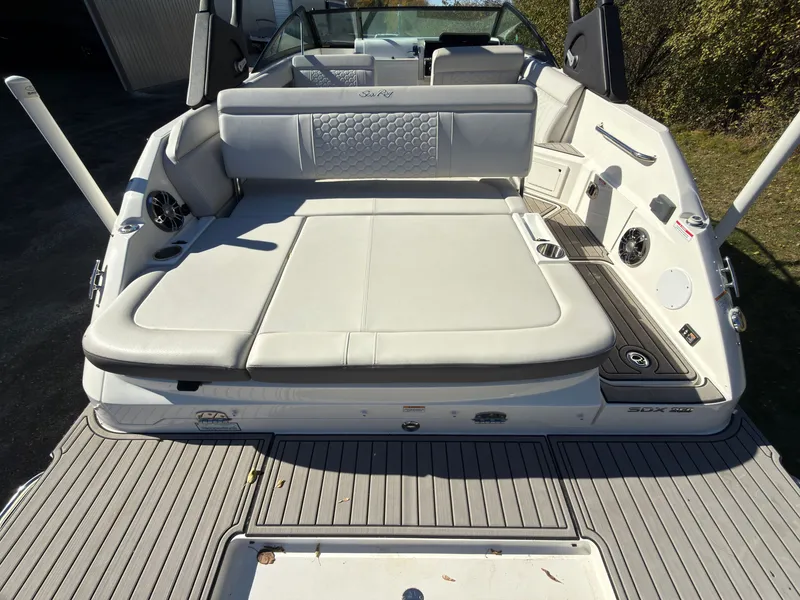 Slide: The Image of Sea Ray SDX 250 2022 - 7