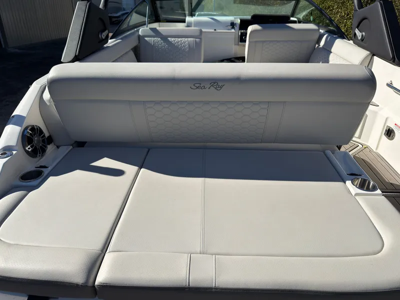 Slide: The Image of Sea Ray SDX 250 2022 - 9