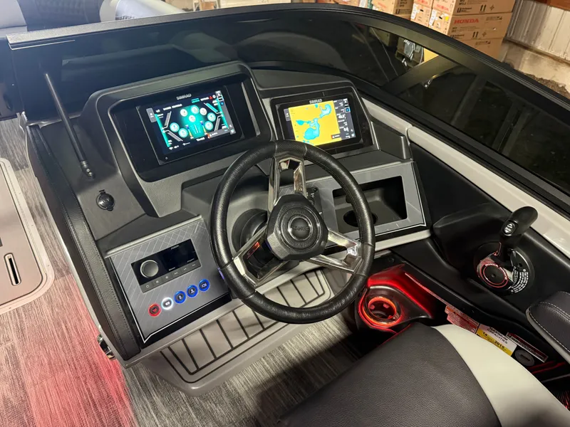 Slide: The Image of Tahoe Cascade 2385 Elite Windshield Tritoon & Honda 4-Stroke EFI 2026 - 12