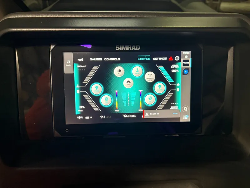 Slide: The Image of Tahoe Cascade 2385 Elite Windshield Tritoon & Honda 4-Stroke EFI 2026 - 14