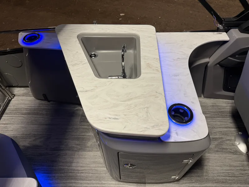 Slide: The Image of Tahoe Cascade 2385 Elite Windshield Tritoon & Honda 4-Stroke EFI 2026 - 21