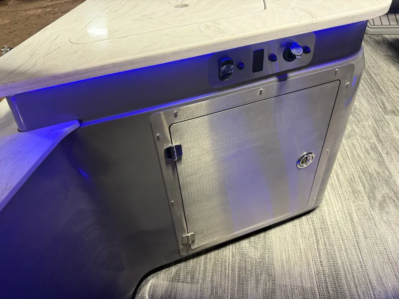 Slide: The Image of Tahoe Cascade 2385 Elite Windshield Tritoon & Honda 4-Stroke EFI 2026 - 22