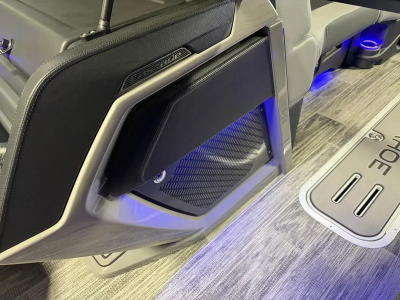 Slide: The Image of Tahoe Cascade 2385 Elite Windshield Tritoon & Honda 4-Stroke EFI 2026 - 31