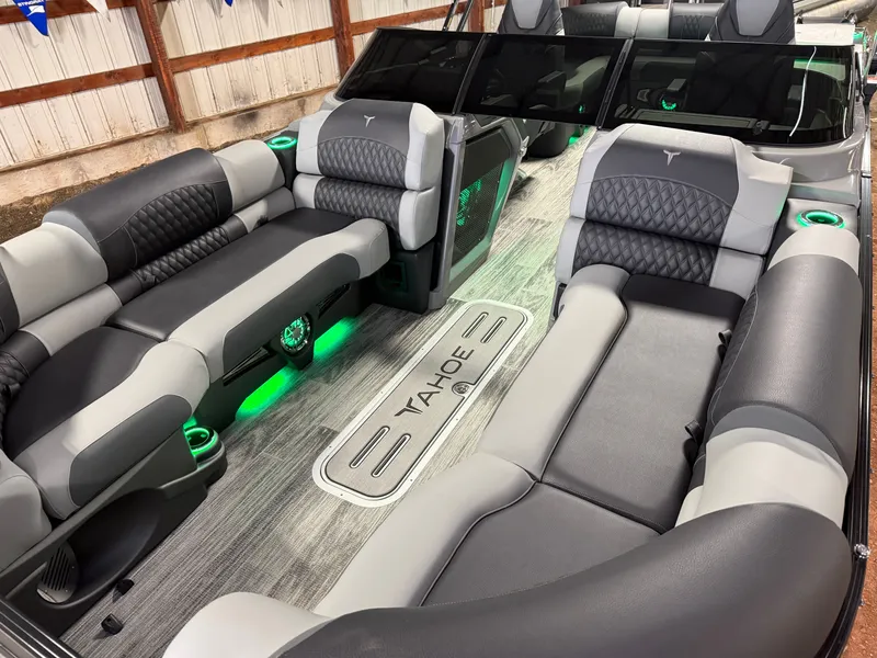 Slide: The Image of Tahoe Cascade 2385 Elite Windshield Tritoon & Honda 4-Stroke EFI 2026 - 37