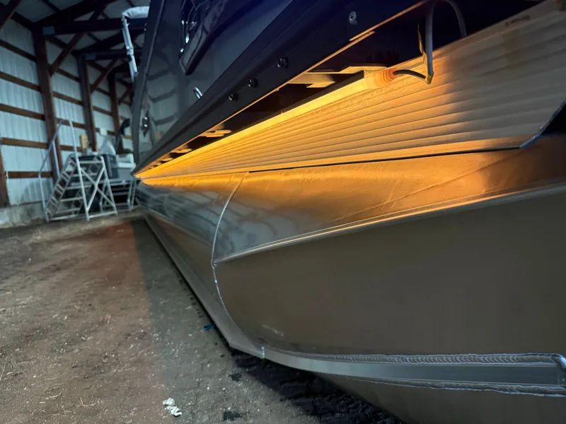 Slide: The Image of Tahoe Cascade 2385 Elite Windshield Tritoon & Honda 4-Stroke EFI 2026 - 46