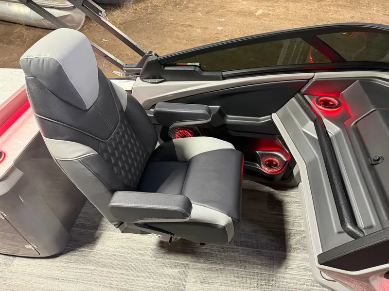 Slide: The Image of Tahoe Cascade 2385 Elite Windshield Tritoon & Honda 4-Stroke EFI 2026 - 10