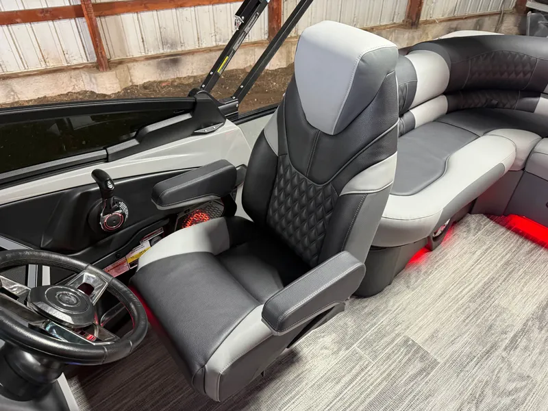 Slide: The Image of Tahoe Cascade 2385 Elite Windshield Tritoon & Honda 4-Stroke EFI 2026 - 11