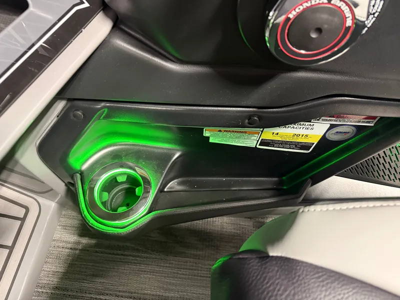 Slide: The Image of Tahoe Cascade 2385 Elite Windshield Tritoon & Honda 4-Stroke EFI 2026 - 17