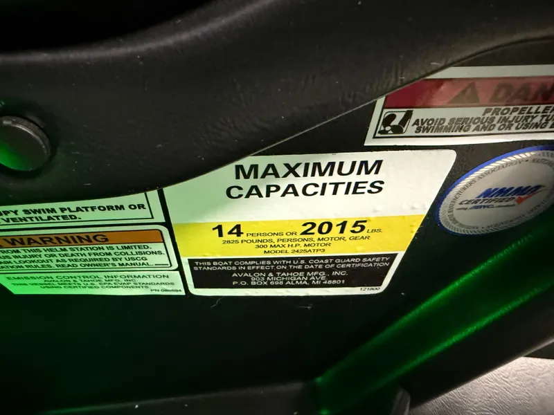 Slide: The Image of Tahoe Cascade 2385 Elite Windshield Tritoon & Honda 4-Stroke EFI 2026 - 18