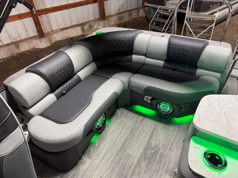 Slide: The Image of Tahoe Cascade 2385 Elite Windshield Tritoon & Honda 4-Stroke EFI 2026 - 19