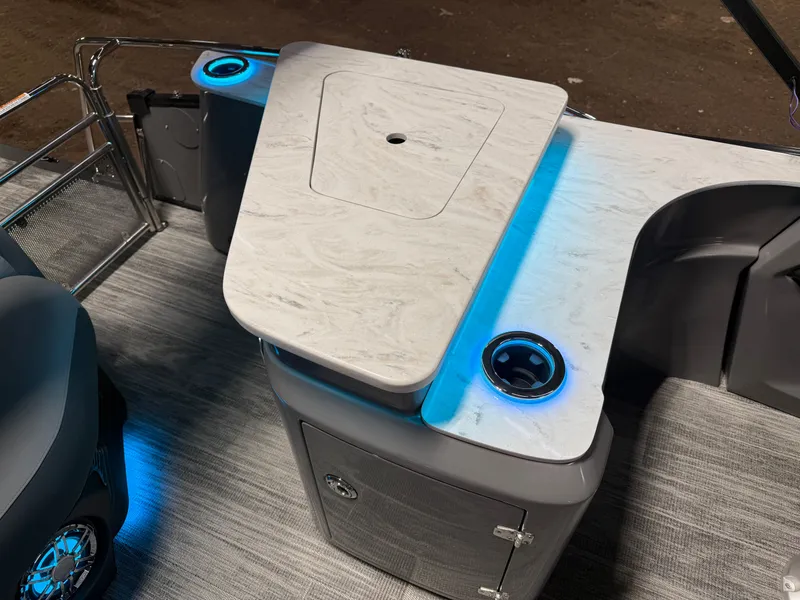 Slide: The Image of Tahoe Cascade 2385 Elite Windshield Tritoon & Honda 4-Stroke EFI 2026 - 20