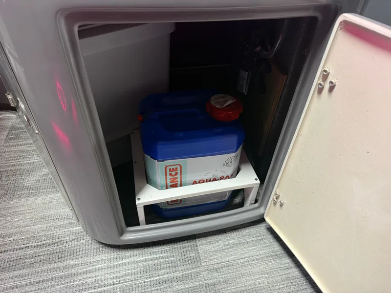 Slide: The Image of Tahoe Cascade 2385 Elite Windshield Tritoon & Honda 4-Stroke EFI 2026 - 24