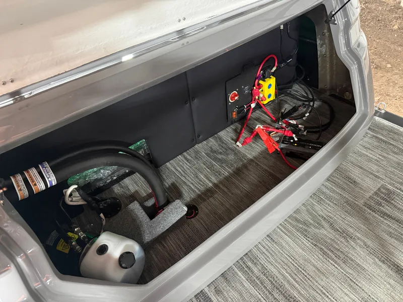 Slide: The Image of Tahoe Cascade 2385 Elite Windshield Tritoon & Honda 4-Stroke EFI 2026 - 28