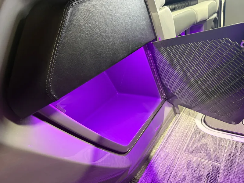 Slide: The Image of Tahoe Cascade 2385 Elite Windshield Tritoon & Honda 4-Stroke EFI 2026 - 32