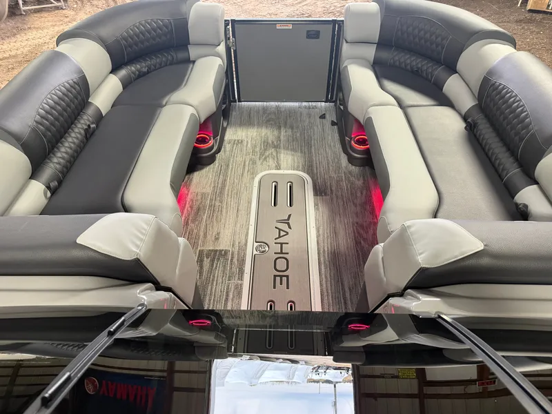 Slide: The Image of Tahoe Cascade 2385 Elite Windshield Tritoon & Honda 4-Stroke EFI 2026 - 33