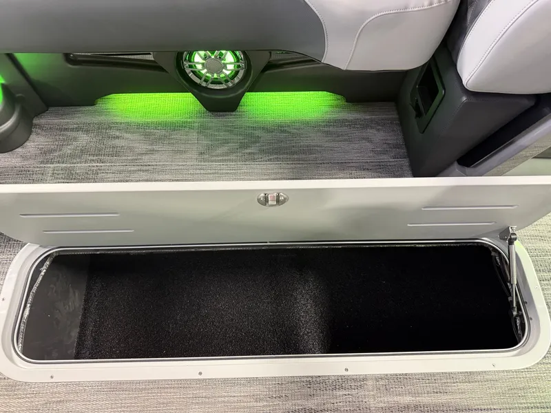 Slide: The Image of Tahoe Cascade 2385 Elite Windshield Tritoon & Honda 4-Stroke EFI 2026 - 35