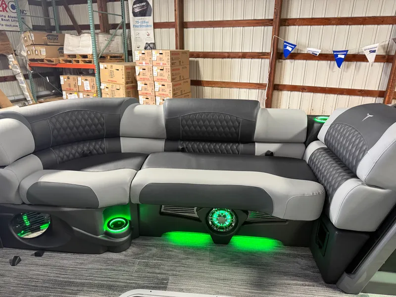 Slide: The Image of Tahoe Cascade 2385 Elite Windshield Tritoon & Honda 4-Stroke EFI 2026 - 36