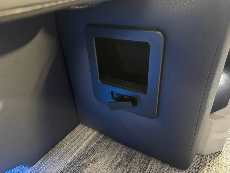 Slide: The Image of Tahoe Cascade 2385 Elite Windshield Tritoon & Honda 4-Stroke EFI 2026 - 39