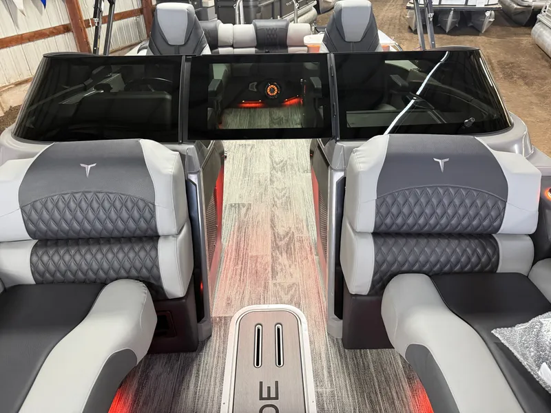 Slide: The Image of Tahoe Cascade 2385 Elite Windshield Tritoon & Honda 4-Stroke EFI 2026 - 41