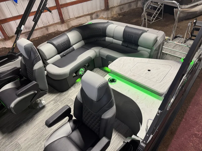 Slide: The Image of Tahoe Cascade 2385 Elite Windshield Tritoon & Honda 4-Stroke EFI 2026 - 5