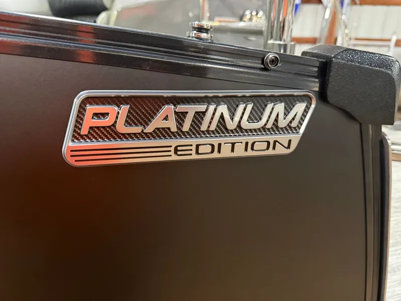 Slide: The Image of Tahoe Cascade 2385 Elite Windshield Tritoon & Honda 4-Stroke EFI 2026 - 52