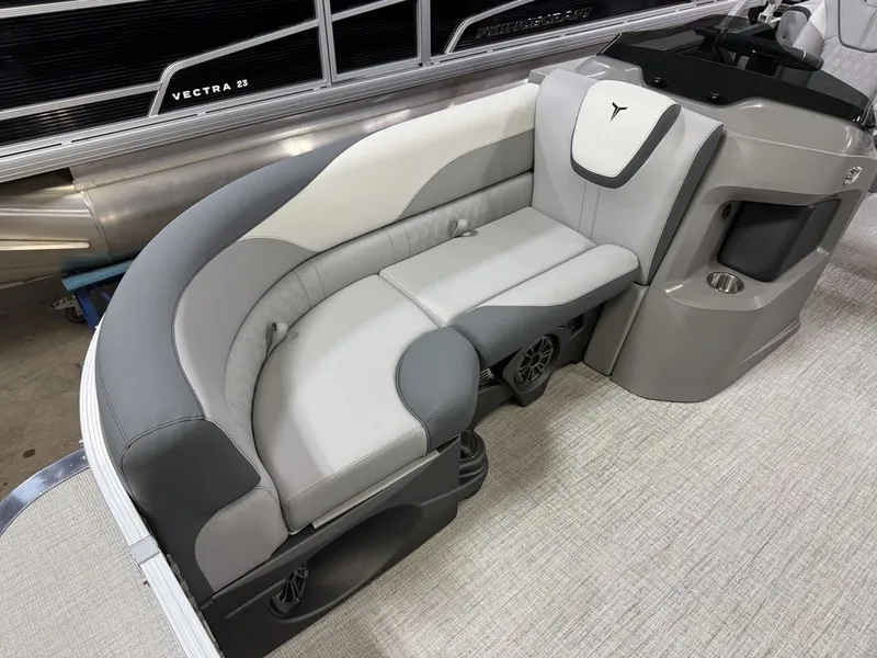 Slide: The Image of Tahoe LTZ 2385 Quad Lounge & Honda 4-Stroke EFI 2025 - 10