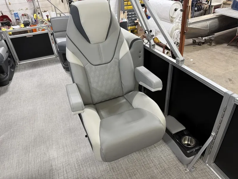 Slide: The Image of Tahoe LTZ 2385 Quad Lounge & Honda 4-Stroke EFI 2025 - 12