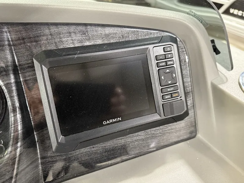 Slide: The Image of Tahoe LTZ 2385 Quad Lounge & Honda 4-Stroke EFI 2025 - 18