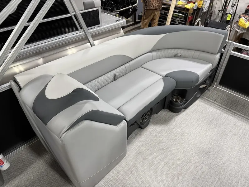 Slide: The Image of Tahoe LTZ 2385 Quad Lounge & Honda 4-Stroke EFI 2025 - 22