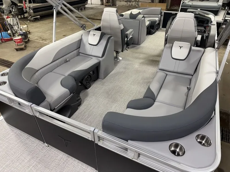 Slide: The Image of Tahoe LTZ 2385 Quad Lounge & Honda 4-Stroke EFI 2025 - 23