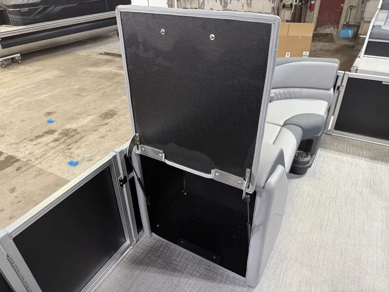 Slide: The Image of Tahoe LTZ 2385 Quad Lounge & Honda 4-Stroke EFI 2025 - 27