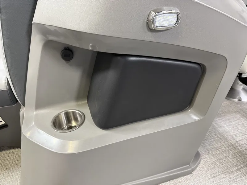 Slide: The Image of Tahoe LTZ 2385 Quad Lounge & Honda 4-Stroke EFI 2025 - 29