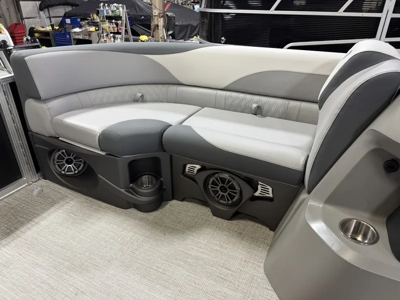 Slide: The Image of Tahoe LTZ 2385 Quad Lounge & Honda 4-Stroke EFI 2025 - 30