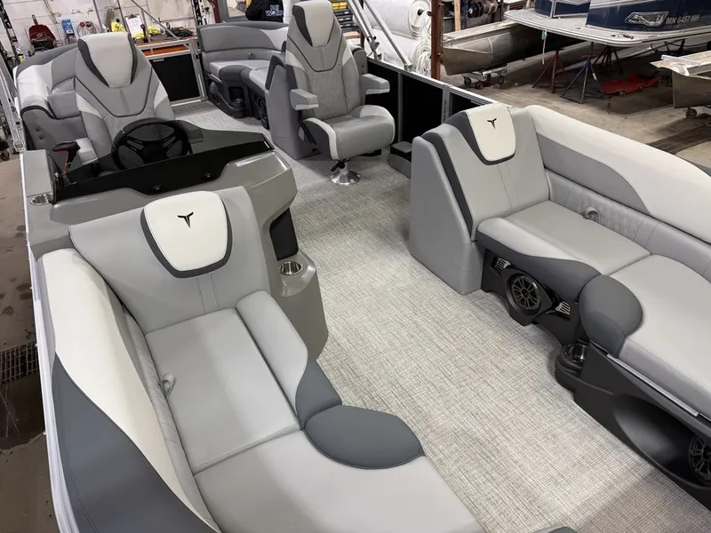 Slide: The Image of Tahoe LTZ 2385 Quad Lounge & Honda 4-Stroke EFI 2025 - 32