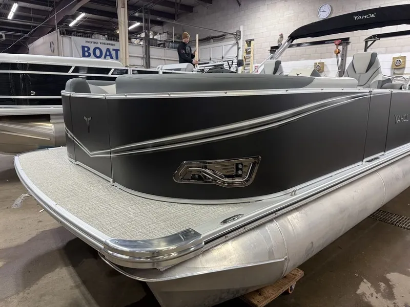 Slide: The Image of Tahoe LTZ 2385 Quad Lounge & Honda 4-Stroke EFI 2025 - 36