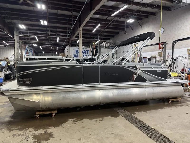 Slide: The Image of Tahoe LTZ 2385 Quad Lounge & Honda 4-Stroke EFI 2025 - 38