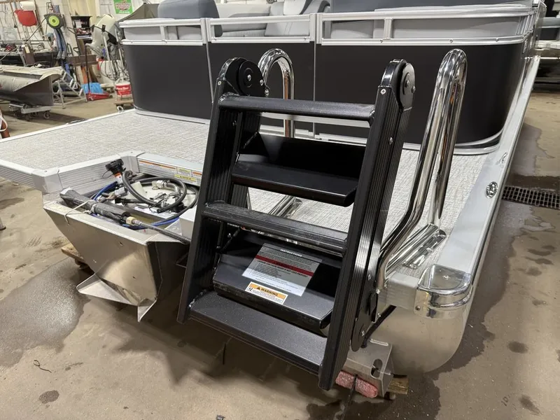 Slide: The Image of Tahoe LTZ 2385 Quad Lounge & Honda 4-Stroke EFI 2025 - 41