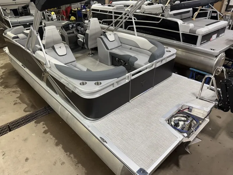 Slide: The Image of Tahoe LTZ 2385 Quad Lounge & Honda 4-Stroke EFI 2025 - 45
