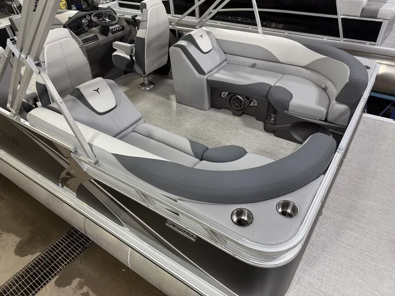 Slide: The Image of Tahoe LTZ 2385 Quad Lounge & Honda 4-Stroke EFI 2025 - 6