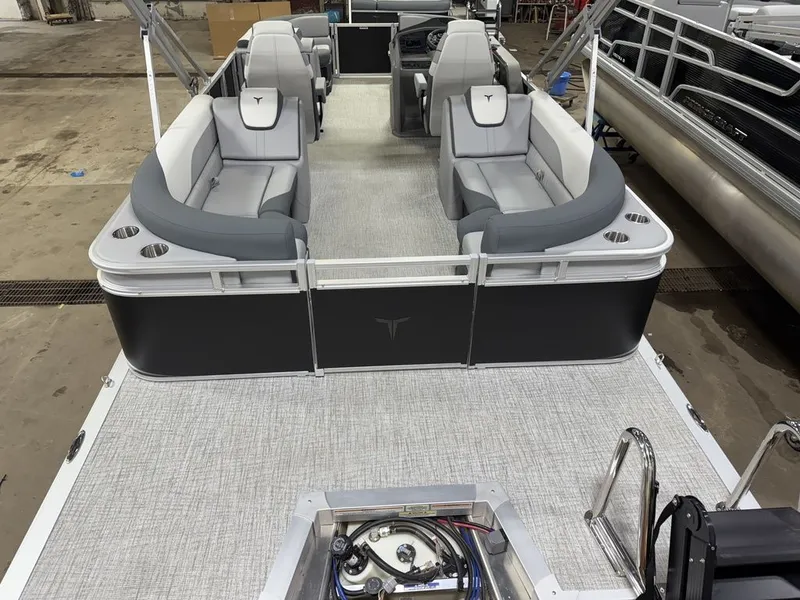 Slide: The Image of Tahoe LTZ 2385 Quad Lounge & Honda 4-Stroke EFI 2025 - 8