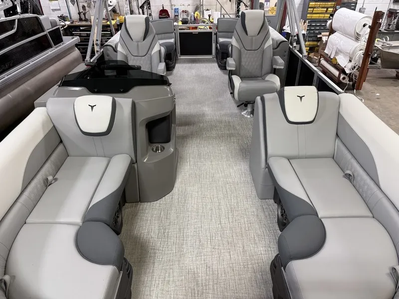 Slide: The Image of Tahoe LTZ 2385 Quad Lounge & Honda 4-Stroke EFI 2025 - 9