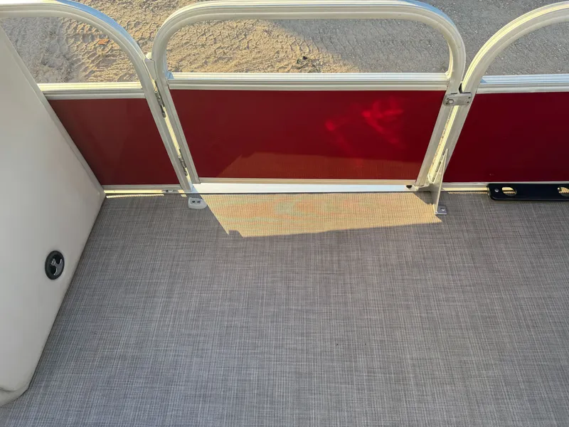 Slide: The Image of Sun Tracker Fishin Barge 20 DLX Pontoon 2020 - 12