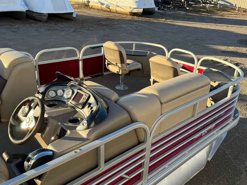 Slide: The Image of Sun Tracker Fishin Barge 20 DLX Pontoon 2020 - 13