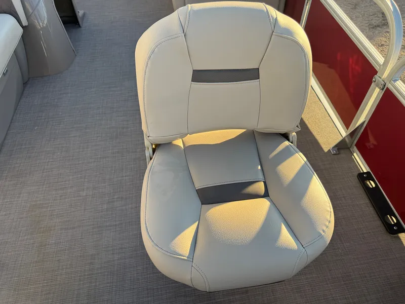 Slide: The Image of Sun Tracker Fishin Barge 20 DLX Pontoon 2020 - 18