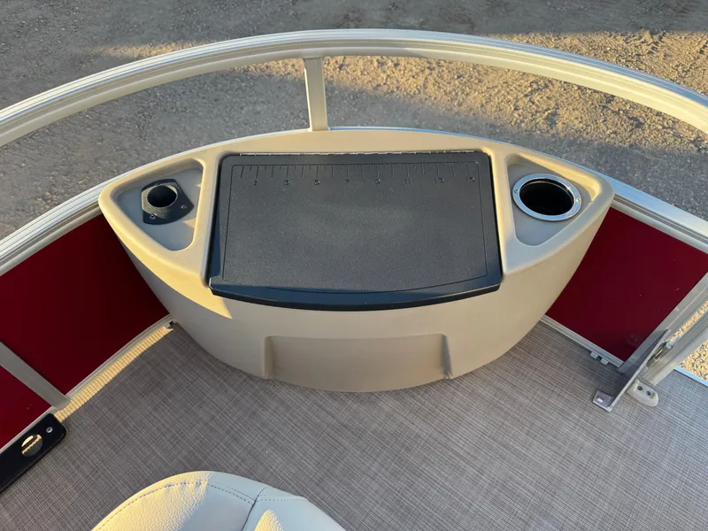 Slide: The Image of Sun Tracker Fishin Barge 20 DLX Pontoon 2020 - 19