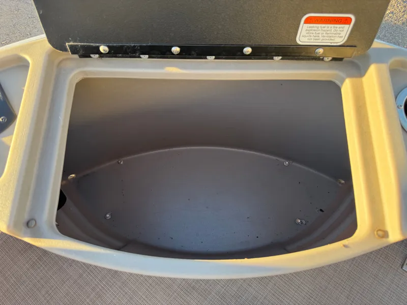 Slide: The Image of Sun Tracker Fishin Barge 20 DLX Pontoon 2020 - 20